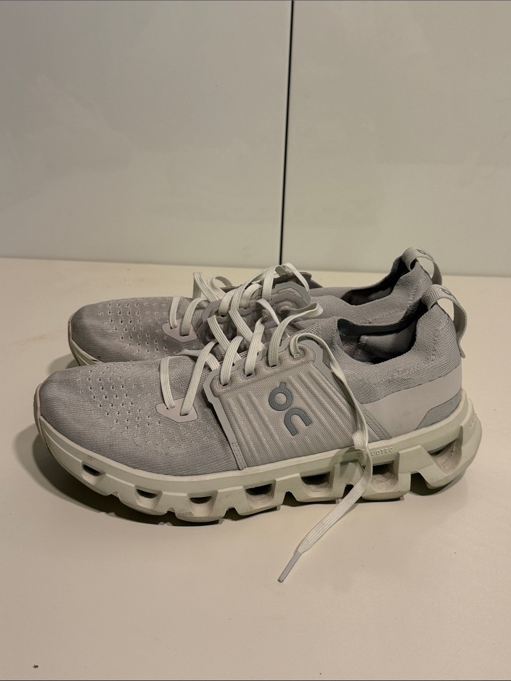 On Cloudswift Lightweight Running Sneakers Light Gray White womens 8.5